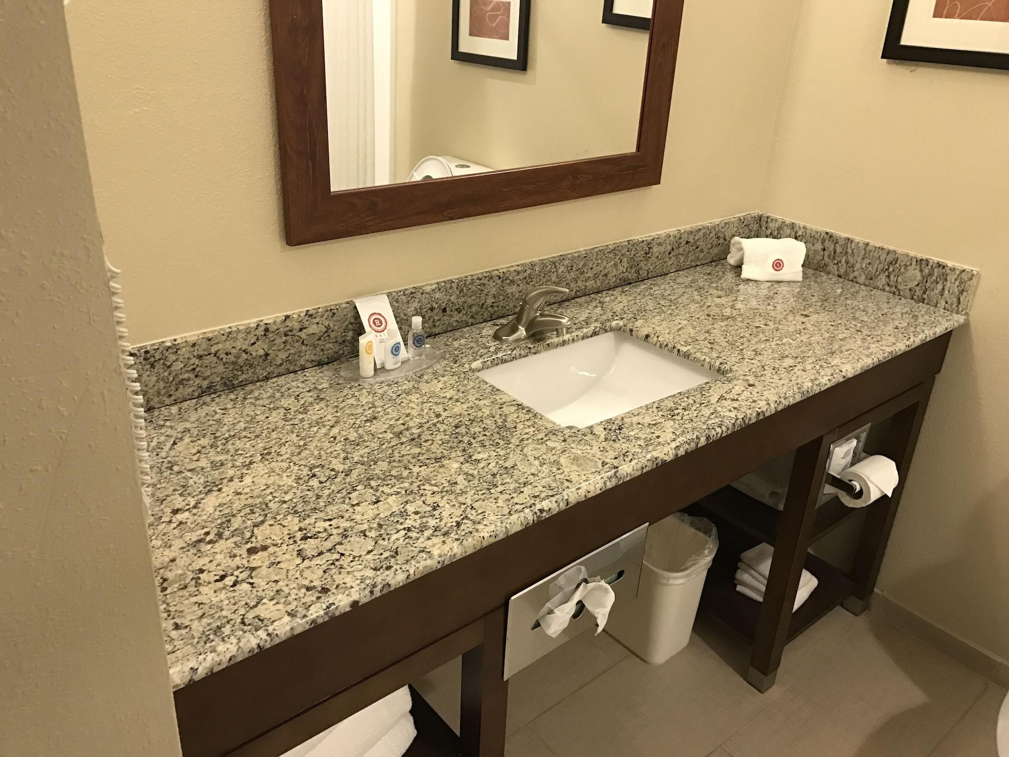 Comfort Suites Plymouth Near Us-30 Ngoại thất bức ảnh