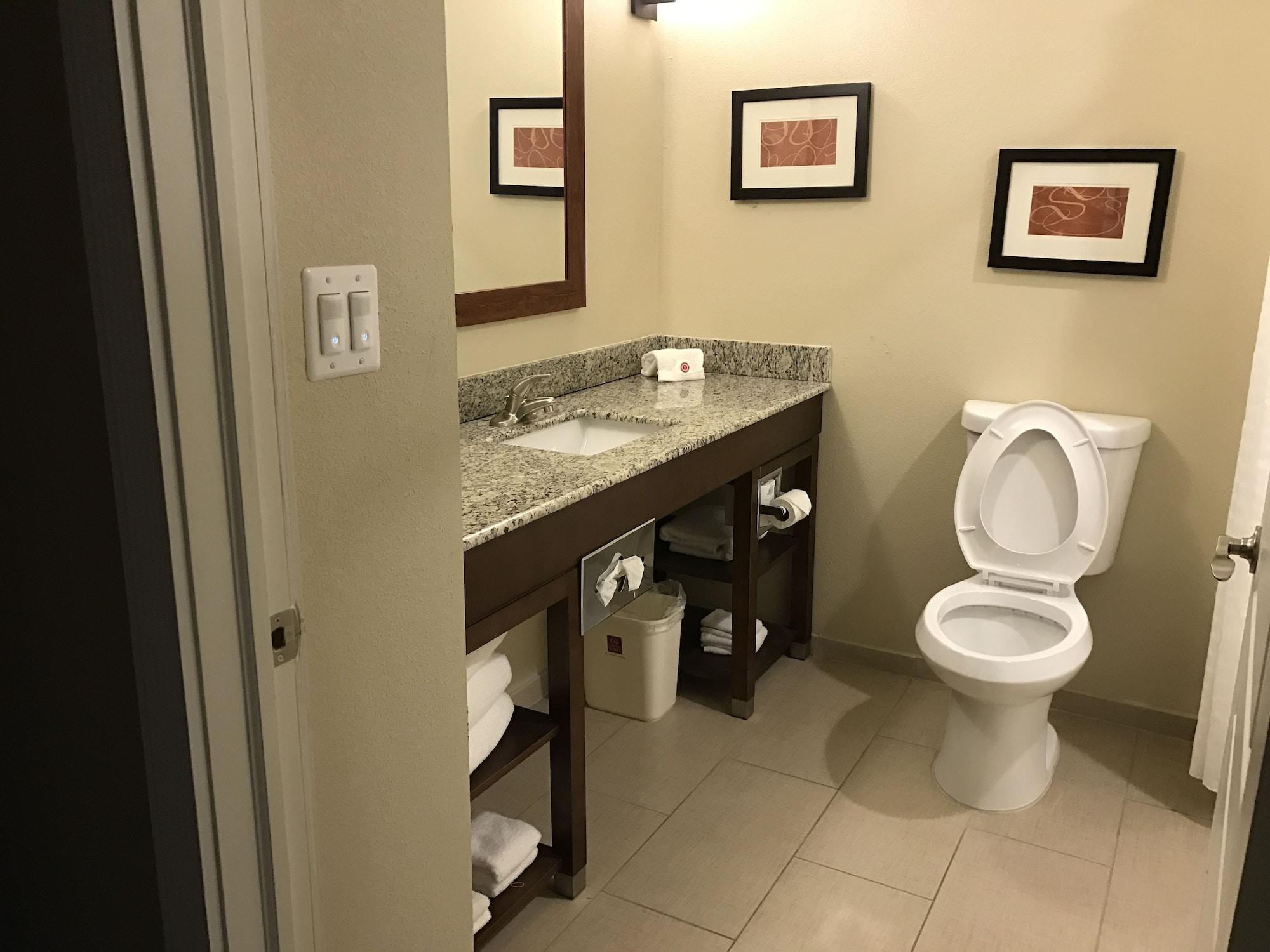 Comfort Suites Plymouth Near Us-30 Ngoại thất bức ảnh