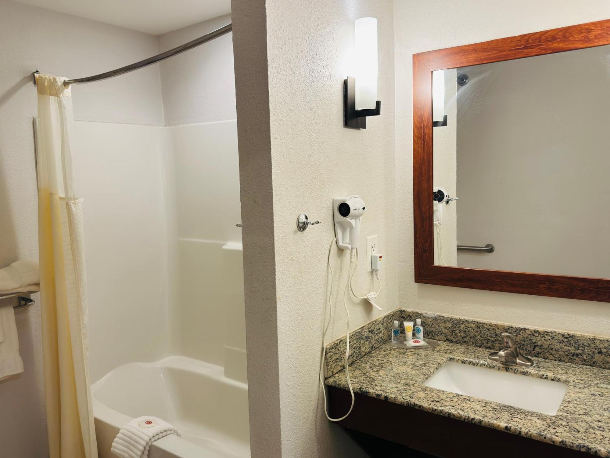 Comfort Suites Plymouth Near Us-30 Ngoại thất bức ảnh